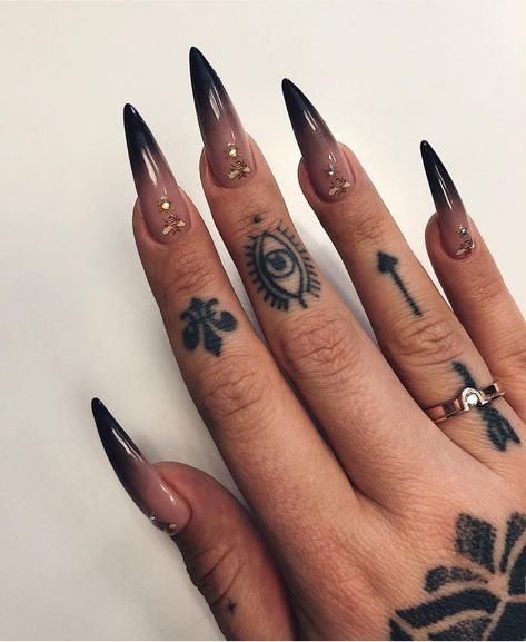 Matte Stiletto Nails, Witchy Nails, Goth Nails, Edgy Nails, Grunge Nails, Dream Nails, Pretty Acrylic Nails, Chic Nails, Dope Nails