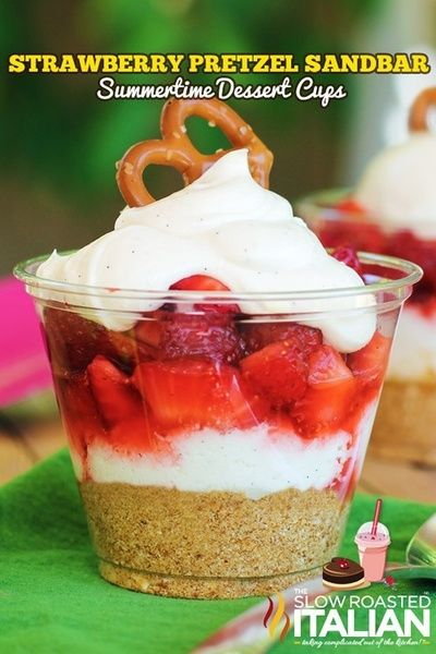 Strawberry Pretzel Sandbar recipe -- crushed up pretzel at the bottom, whipped cream next layer, then chopped up strawberries, then another layer of whipped cream, then a pretzel and/or strawberry on top Pretzel Dessert, Strawberry Pretzel Dessert, Pretzel Desserts, Strawberry Pretzel Salad, Strawberry Pretzel, Jell O, Dessert Cups, Yummy Sweets, Strawberry Recipes