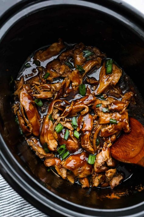 Tasty Beef And Broccoli, Slow Cooker Bourbon Chicken, Bourbon Chicken Crockpot, Bourbon Chicken Recipe, Bourbon Chicken, The Recipe Critic, Recipe Critic, Garlic Chicken Recipes, Honey Garlic Chicken