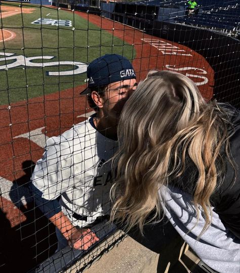 Baseball Date Night, Baseball Gf Aesthetic, Baseball Gf Pictures, Baseball Bf Aesthetic, Baseball Romance Aesthetic, Athletic Boyfriend Aesthetic, Baseball Girlfriend Aesthetic, Baseball Bf And Gf Pics, Football Couple Aesthetic