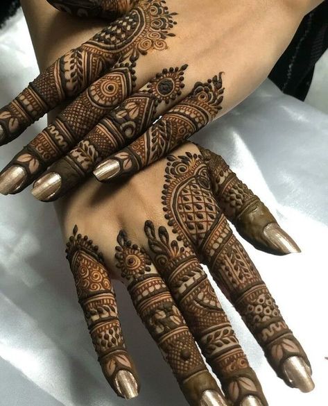 New arabic fingers mehndi designs Mehndi Saree, Mehendi Designs Bridal, Brides Mehndi, Mehndi Clothes, For Bridesmaids, Mehendi Designs For Hands, Finger Mehendi Designs, Bride Mehndi, Mehendi Bridal