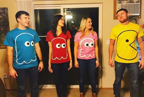 PAC Man Pacman Halloween Costumes Group, Board Game Halloween Costumes, Pac Man Costume Diy Group Halloween, Family Pacman Costumes, Pacman Decorations, Pac Man Costume Diy, Diy Pacman Costume, Pacman Ghost Costume, Carnaval Inspo