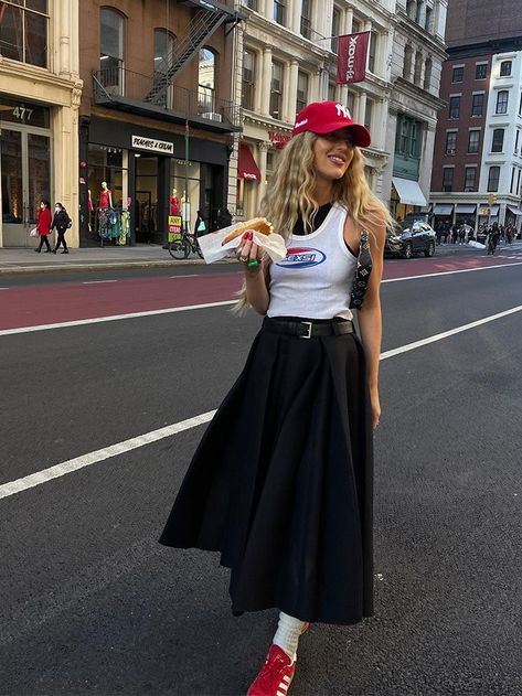 Nyc Outfits, Ball Skirt, Full Midi Skirt, Midi Skirt Outfit, Pretty Skirts, Cotton Midi Skirt, Skirt Trends, Looks Street Style, 가을 패션