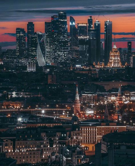 Moscow Skyline, Ariana Grande Wallpaper, City Photography, Moscow Russia, Night Aesthetic, Beautiful Places To Travel, City View, City Life, Pretty Wallpapers