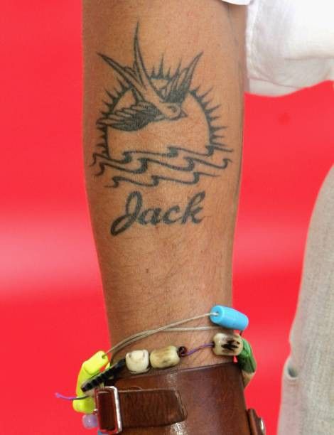 Sparrow Chest Tattoo, Johnny Depp Tattoos, Jeep Tattoo, Lion King Tattoo, Think Tattoo, جوني ديب, Kaptan Jack Sparrow, Sparrow Tattoo, Johnny Depp Fans