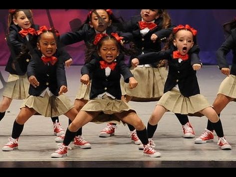 YouTube Kids Dancers Hip Hop, Zumba Kids, Cheerleading Competition, Chloe Kim, Cheerleading Stunt, Hip Hop Dancer, Tracy Anderson, Workout Youtube, Inspirational Songs