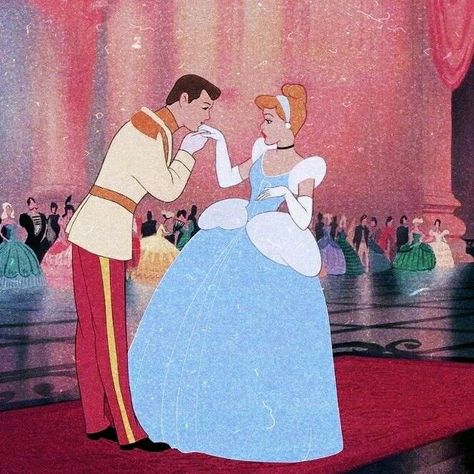 💗 (@prenseslerinxi) on X Cindrella Pic Aesthetic, Cartoon Bride, Horse Senior Pictures, Cinderella Aesthetic, Old Disney Movies, Disney Romance, Cinderella Prince, Mermaid Wallpapers, Disney Paintings