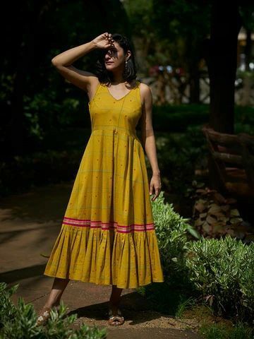 Western Dresses For Women Casual, Casual Frocks For Women, Frocks For Women Knee Length, Frocks For Women, Indo Western Dresses For Women, Indo Western Dresses, Nostalgic Fashion, Simple Frock Design, Western Dresses For Women