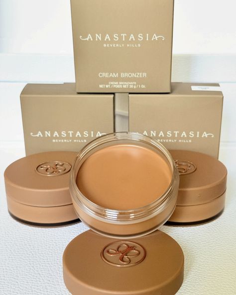 Anastasia Cream Bronzer #anastasiabeverlyhills #makeup #cosmetic #creambronzer Anastasia Cream Bronzer, Revolution Cream Bronzer, Essence Bronzer, Creme Bronzer, Chanel Soleil Tan Bronzer, Cream Bronzer, Anastasia Beverly Hills, Bronzer, Cream