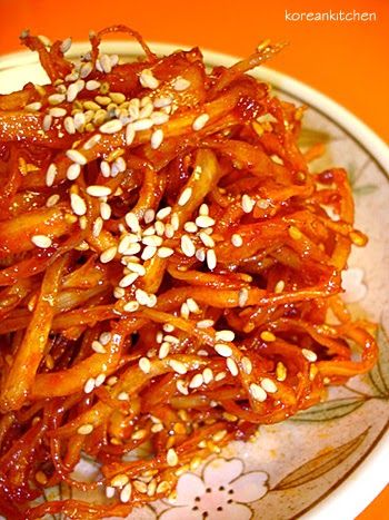 Korean Meals, Easy Home Cooked Meals, Dried Squid, Squid Recipes, Korean Side Dishes, Korean Restaurant, What To Make, Fish Dishes, Asian Food