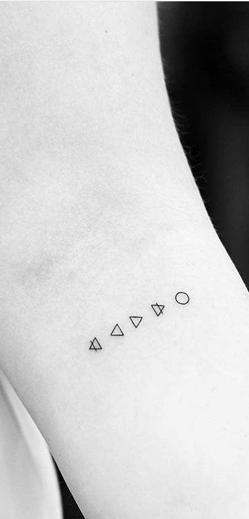 60+ Most Beautiful Small and Stunning Tattoo Ideas 2019 - Page 2 of 62 - hairstylesofwomens. com Heptagon Tattoo, 4 Elements Tattoo, Elements Tattoo, Free Crochet Bag, Cat Tattoo Designs, Crochet Bag Pattern Free, Easy Crochet Baby, Little Tattoos, S Tattoo