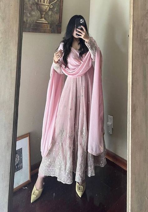 Birthday Dresses For Women Indian, डिजाइनर कपड़े, Pink Anarkali, Trendy Outfits Indian, Anarkali Dress Pattern, Traditional Indian Dress, Casual Indian Fashion, Pakistani Fancy Dresses, Desi Fashion Casual