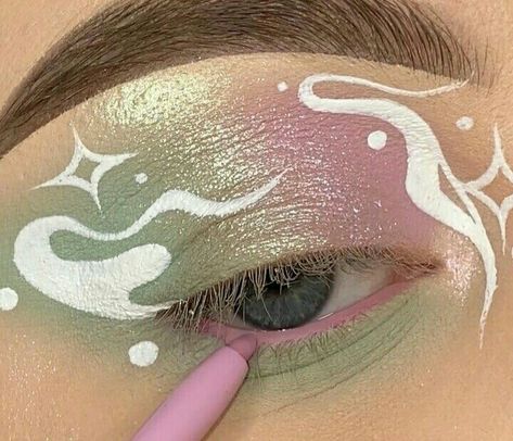 Portals Makeup Ideas, Portals Makeup Melanie, Portals Tour Makeup, Portals Inspired Makeup, Easy Colorful Makeup, Portals Makeup, Make Up Verde, Colorful Graphic Liner, Concert Makeup