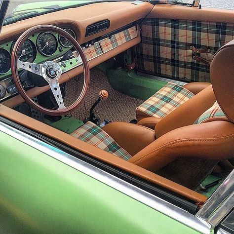 What do you think of this #plaid #porsche interior, hot or not? Photo from @porsche.targa #thehogring #upholstery #autoupholstery #stitching #leather #sewing #carinterior #leathercraft #hotrod #carsofinstagram #leatherwork #autotrim Jetta Mk1, Kombi Clipper, Car Seat Upholstery, Green Porsche, Vw T3 Syncro, Mini Morris, Bmw E28, Vw Mk1, Porsche 996