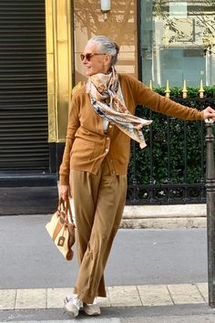 Linda V Wright, Linda Wright Style, Mode Over 50, Fashion Over Fifty, Casual Chique, Older Women Fashion, Advanced Style, Ageless Style, Mode Casual