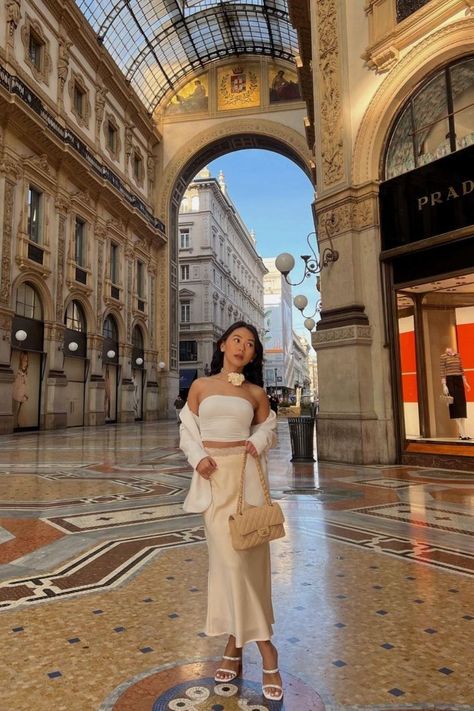 Milan Outfit Ideas, What To Wear In Milan, Paris Outfit Aesthetic, Paris Summer Outfits, Milan Outfits, Paris Outfit Ideas, What To Wear In Paris, Chic French Style, Parisian Chic Style