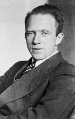 Karl Heisenberg, Werner Heisenberg, Atomic Theory, Niels Bohr, Nobel Prize In Physics, Nuclear Physics, Famous Scientist, Nobel Prize Winners, Karl Marx