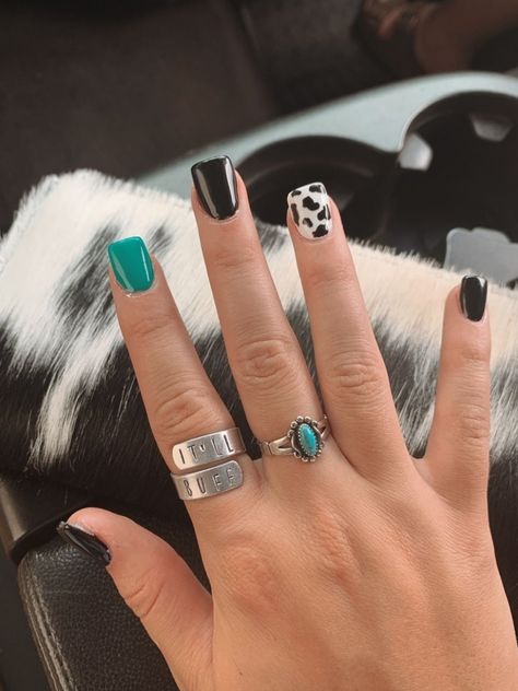 Western Nails #naildesign #coffinnails #nailart Short Nail Western Ideas, Gel Nails To Match Black Dress, Nails With Cow Design, Western Dip Nail Ideas, Acrylic Nails Western Designs, Short Acrylic Nails Country Designs, Western Short Nail Ideas, Country Style Nails Acrylic, Gel Western Nails