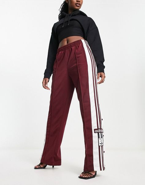 Red Adidas Outfit, Adidas Track Pants Outfit, Sweat Adidas, Track Outfits, Track Pants Outfit, Red Joggers, Logo Pants, Adidas Retro, Streetwear Mode