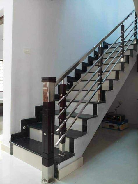 Railing Design Outdoor, Steps Railing, Bad Room Design, Steel Railing Design, Staircase Railing Design, Living Room Types, Grill Gate Design, Small House Elevation, House Balcony Design