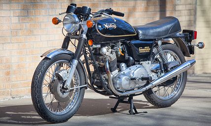 Norton Norton Commando 850, Moped Motorcycle, Norton Motorcycle, Norton Commando, British Motorcycles, Honda Cb750, Vintage Motorcycles, Future Travel, Timeless Design