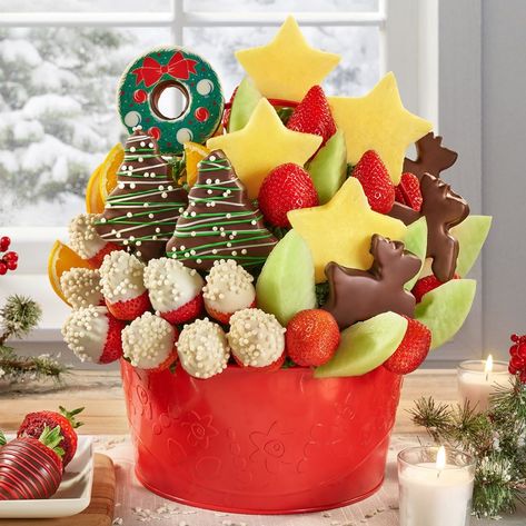 Edible Arrangements Diy, Unique Christmas Desserts, Edible Gift Baskets, Chocolate Covered Pineapple, Best Christmas Gift Baskets, Fruit Bouquets, Creative Treats, Edible Christmas Gifts, Holiday Fruit