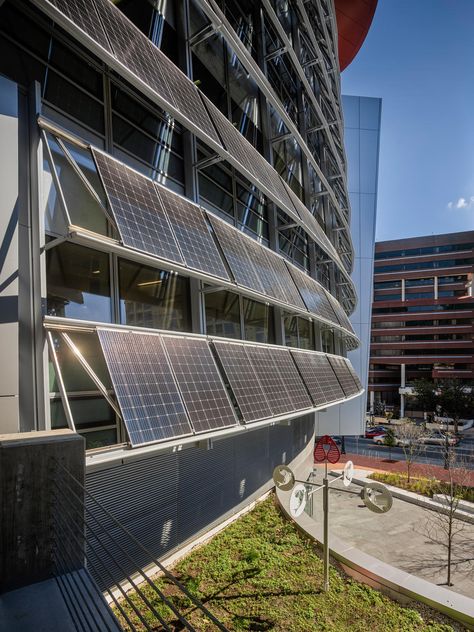 United Therapeutics, Silver Spring, Md. Solar Panel Architecture, Photovoltaic Facade, Solar Panel Roof Design, Solar Panels Architecture, Solar Architecture, Sun Panels, Building Science, Building Skin, Solar Collector