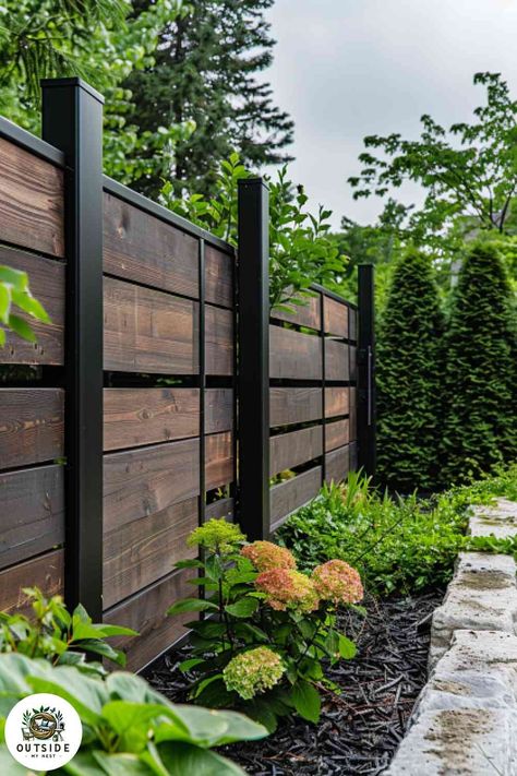 Unique Privacy Fence Ideas, Lights Fence, Privacy Fence Ideas, Wood Privacy Fence, Urban Gardens, Living Fence, Room Vibes, Pallet Fence, Horizontal Fence