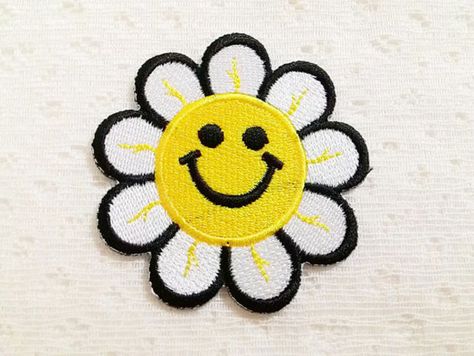 Daisy Flower Smiley Face New Iron On Patch Embroidered Applique Size 6.1cm.x6.2cm. Flower Smiley Face, Flower Smiley, Daisy Patches, Smiley Happy, Photo Widget, Widget For Iphone, Patches For Sale, Iron On Embroidery, Iron On Embroidered Patches