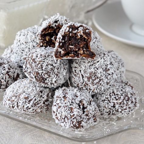 Newfoundland Snowballs - the most searched for Newfoundland recipe on RockRecipes.com. Soft chocolate fudge balls with the goodness of oatmeal and coconut. Soft Chocolate Fudge, Chocolate Snowballs, Snowballs Recipe, Newfoundland Recipes, Romanian Recipes, Christmas Baking Cookies, Diy Easy Recipes, Rock Recipes, Oreo Dessert