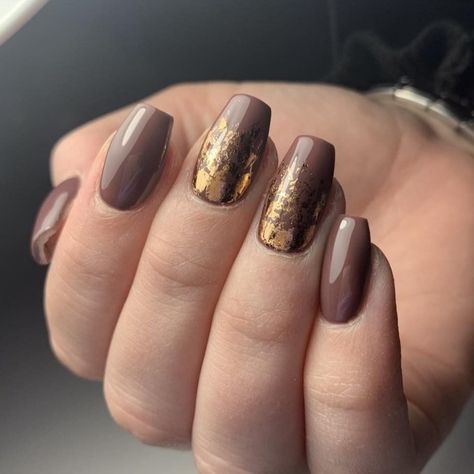 Foil Fall Nails, Brown Foil Nails, Taupe And Gold Nails, Brown Nails With Gold Flakes, Brown And Gold Nails Short, Taupe Nail Designs, Brown Nails With Gold, Brown Gold Nails, Taupe Nails Designs