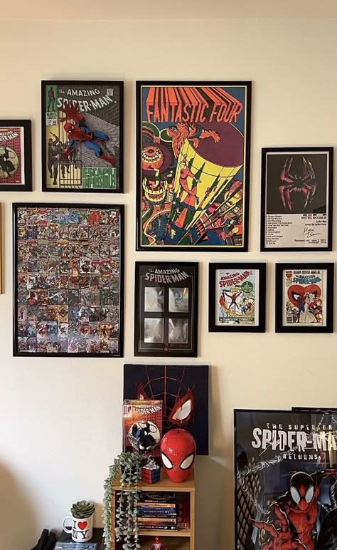 Comic Book Room Aesthetic, Marvel Apartment Decor, Spider Man Room Ideas Aesthetic, Spiderman Room Decor Aesthetic, Spider Man Room Aesthetic, Marvel Bedroom Aesthetic, Spider-man Room, Nerd Apartment, Nerd Room Aesthetic