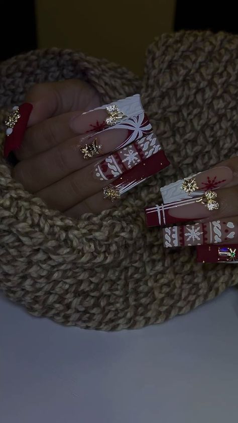 ❄️❤️ nails by @pachekedgoficial #orlandonails #kissimmeenails #floridanails #tampanails #miaminails #rednails #kyliejennernails… | Instagram Christmas Nail Designs Acrylic, Long Acrylic Nail Designs, Nails Design With Rhinestones, Simple Acrylic Nails, Acrylic Nails Coffin Pink, Christmas Nails Acrylic, Unique Acrylic Nails, Long Square Acrylic Nails, Bling Acrylic Nails