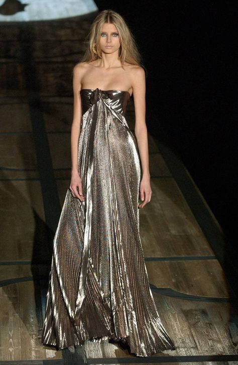 Roberto Cavalli Runway, Pleasure Principle, Runway Gowns, I Want Her, 90s Runway Fashion, Runway Fashion Couture, Gala Dresses, Runway Show, Roberto Cavalli