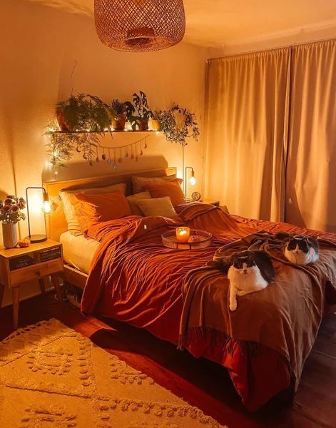 Orange Aesthetic Dorm Room, Orange Fall Bedroom, Bedroom Ideas Orange Accent, Orange Tone Bedroom, Burnt Orange Room Ideas, Burnt Orange Dorm Room Ideas, Orange Cozy Bedroom, Yellow Dorm Room Aesthetic, Orange Bedsheets Aesthetic