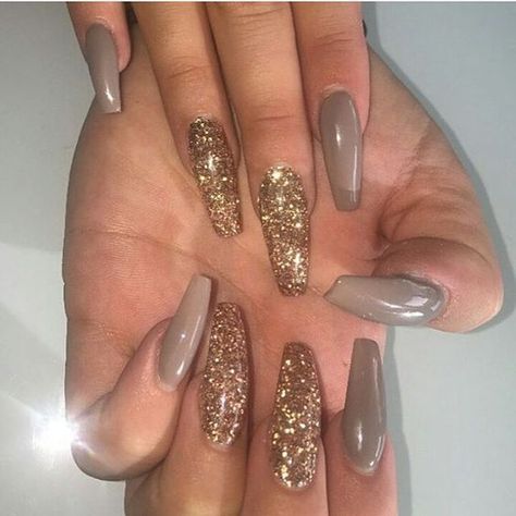 Instagram: @ kibluebaby Beige Acrylic Nails, Acrylic Nails With Glitter, Ongles Beiges, 2019 Nails, Nails With Glitter, Glitter Nails Acrylic, Golden Nails, Beige Nails, Neutral Nails