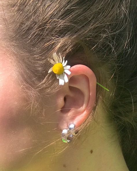 Flower Behind Ear, Ideas Style, Home Ideas, Style Inspiration, Flowers