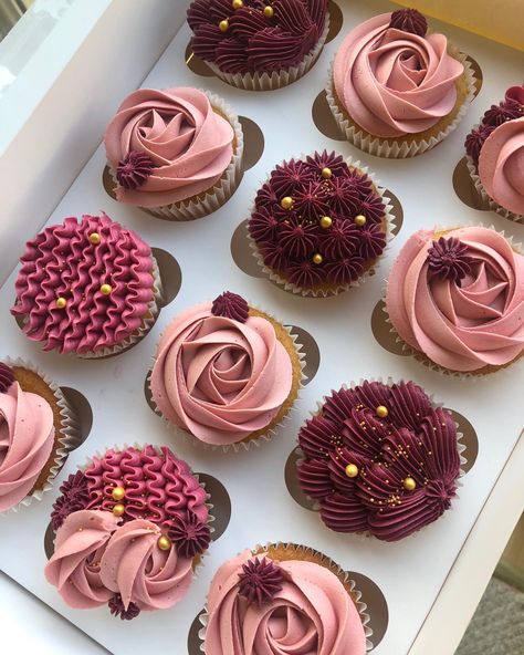 these colours 😻😻 love that deep burgundy colour!! - - - - #cake #cakesofinstagram #cakeinspo #cakeinspiration #wiltoncake #dripcake #newyork  #chocolatedrip #satisfyingvideos #birthday #chocolate #video #cakevideo #cupcakes Chocolate Video, Elegant Cupcakes, Cupcake Decorating Tips, Birthday Chocolate, Pretty Cupcakes, Cupcake Cake Designs, Burgundy Colour, Cake Decorating Piping, Cake Decorating Frosting