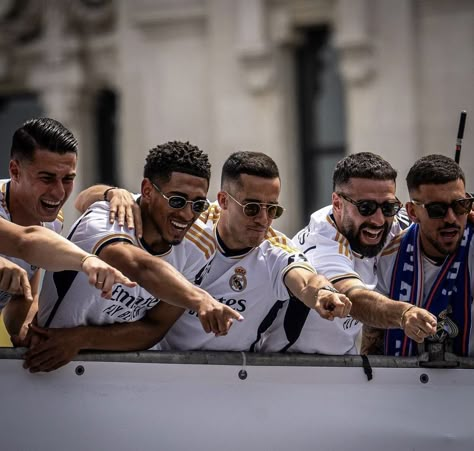 Real Madrid Video, Handsome Football Players, Real Madrid Photos, Real Madrid Team, Real Madrid Club, Cute Football Players, Madrid Players, England Football Team, Real Madrid Wallpapers