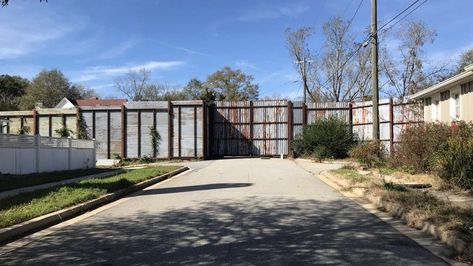 The doors of Alexandria are closed for good on the last day of filming TWD 3-30-22 Alexandria Twd Visuals, Twd Alexandria Aesthetic, Alexandria Twd Aesthetic, Twd Visuals, Twd Alexandria, Alexandria Twd, The Walking Dead Alexandria, Caroline Core, Twd Shifting