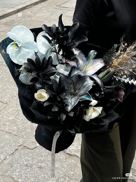 Gothic Flowers, Goth Garden, Fancy Flowers, Gothic Garden, Boquette Flowers, Dark Flowers, Nothing But Flowers, Flower Therapy, Beautiful Bouquet Of Flowers