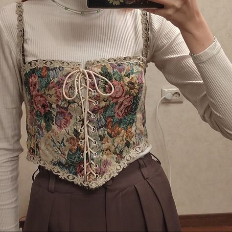 70s Causal Outfits, Floral Academia Aesthetic Outfit, Light Academia Tops, Floral Academia Outfit, Light Academia Fashion Summer, Fairy Academia Aesthetic Outfit, Light Acedamia Clothing, Aesthetic Light Academia Outfits, Fairy Academia Outfit