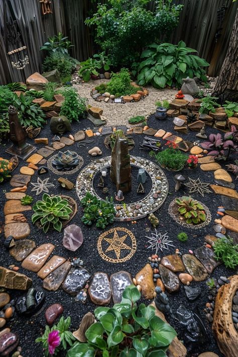 Witch Garden Design, Witchy Backyard, Gardening Table, Witches Garden, Wicca Spells, Witch's Garden, Witchy Garden, Spiral Garden, Spiritual Garden