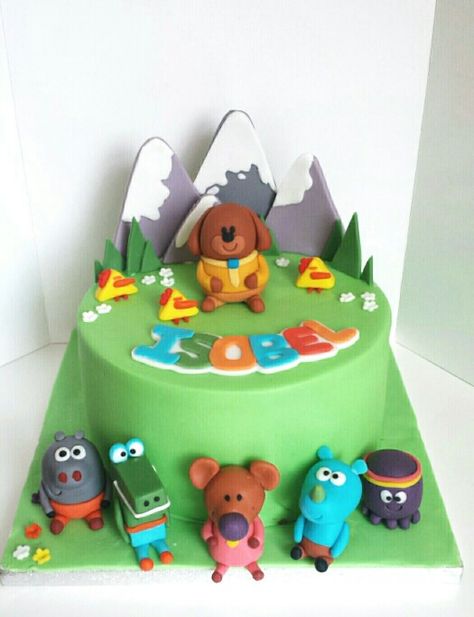 Love Hey Duggee? Make this cake for your little one (or get someone to make it for you!) Hey Dougie Cake, Hey Duggee Cake, Cbeebies Cake, Duggee Party, Hey Duggee, Harry Birthday, Birthday Baking, Toddler Birthday Party, 3rd Birthday Cakes