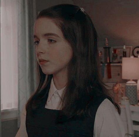 Mckenna Grace Brown Hair, Emma Grossman, Grace Mckenna, Character Inspiration Aesthetic, Traumatic Birth, Phobia Words, Tara Jones, Girl Face Claims, Preacher's Daughter