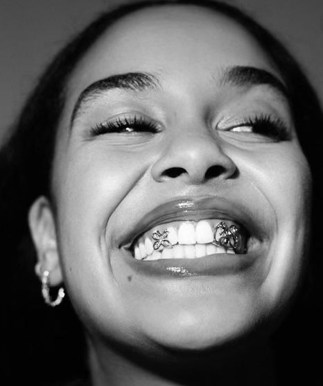 Jorja Smith Album, Picture Of A Person, Jorja Smith, Tooth Gem, Cute Rappers, Black N White, Music Poster, Album Covers, A Woman