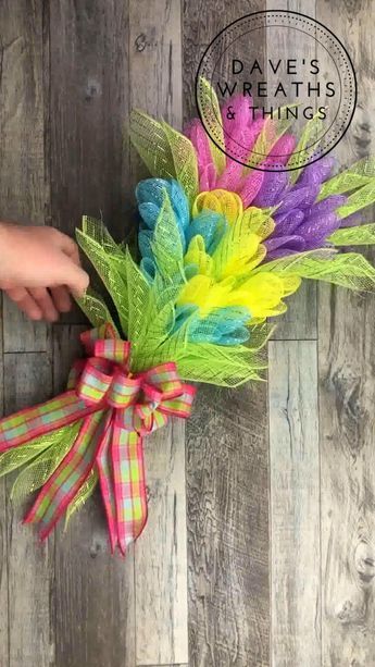 Deco Mesh Tulip Bouquet Wreath DIY Spring Wreath Diy, Tulip Wreath Diy, Colourful Tulips, Cross Wreath Diy, Wreath Bouquet, Diy Deco Mesh Wreath, Deco Mesh Crafts, Summer Deco Mesh Wreaths, Easy Wreath