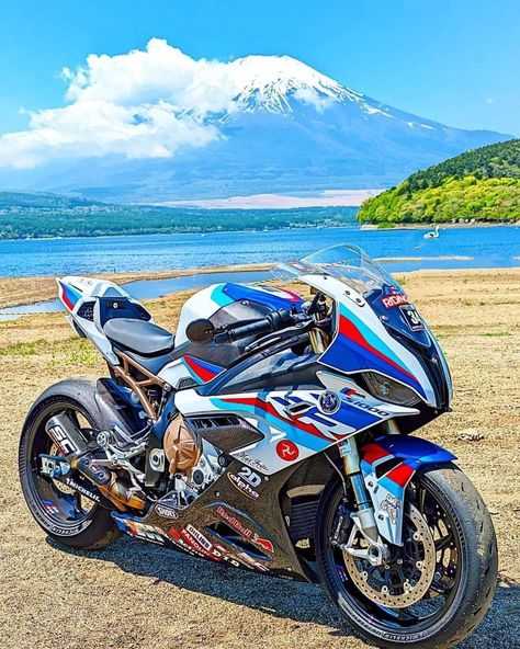 Bmw Motorcycle S1000rr, Mouth Anime Aesthetic, Bmw Motorbikes, Fuel Efficient Cars, Image Moto, Мотоциклы Cafe Racers, Bmw Motors, Pretty Bike, Bike Pic