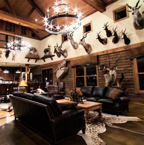 Hunting Trophy Room Ideas, Hunt Room, Hunting Room Ideas, Hunting Trophy Room, Trophy Room Ideas, Country Man Cave, Hunting Lodge Interiors, Hunting Room Decor, Hunting Man Cave