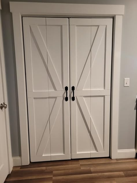 Double Barn Doors Sliding Laundry Room, Bi Fold Door Laundry Room, Diy Double Closet Doors, Entryway Closet Door Ideas, Hall Closet Door Ideas, Double Closet Door Ideas, Hallway Closet Door Ideas, Farmhouse Closet Doors, Closet Doors Ideas Bedroom